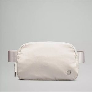 Lululemon Everywhere belt bag white opal
